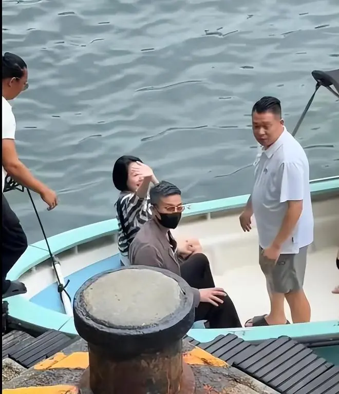 小S笑意盎然